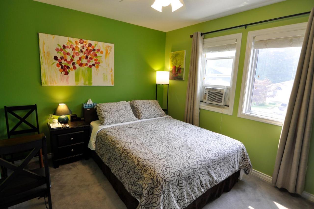 Cornerstone Bed And Breakfast Revelstoke Exterior foto