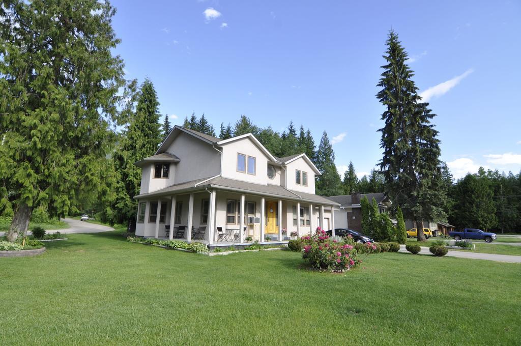 Cornerstone Bed And Breakfast Revelstoke Exterior foto