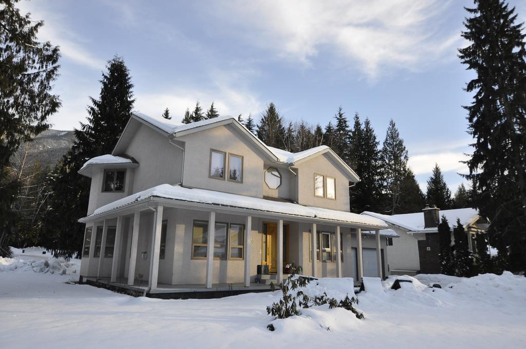 Cornerstone Bed And Breakfast Revelstoke Exterior foto