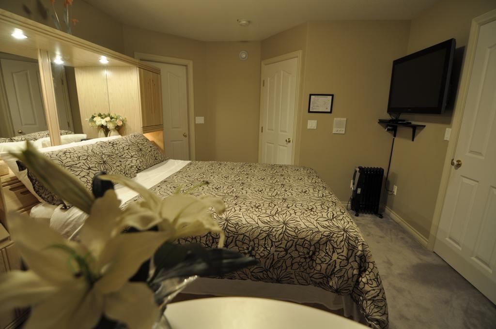 Cornerstone Bed And Breakfast Revelstoke Quarto foto