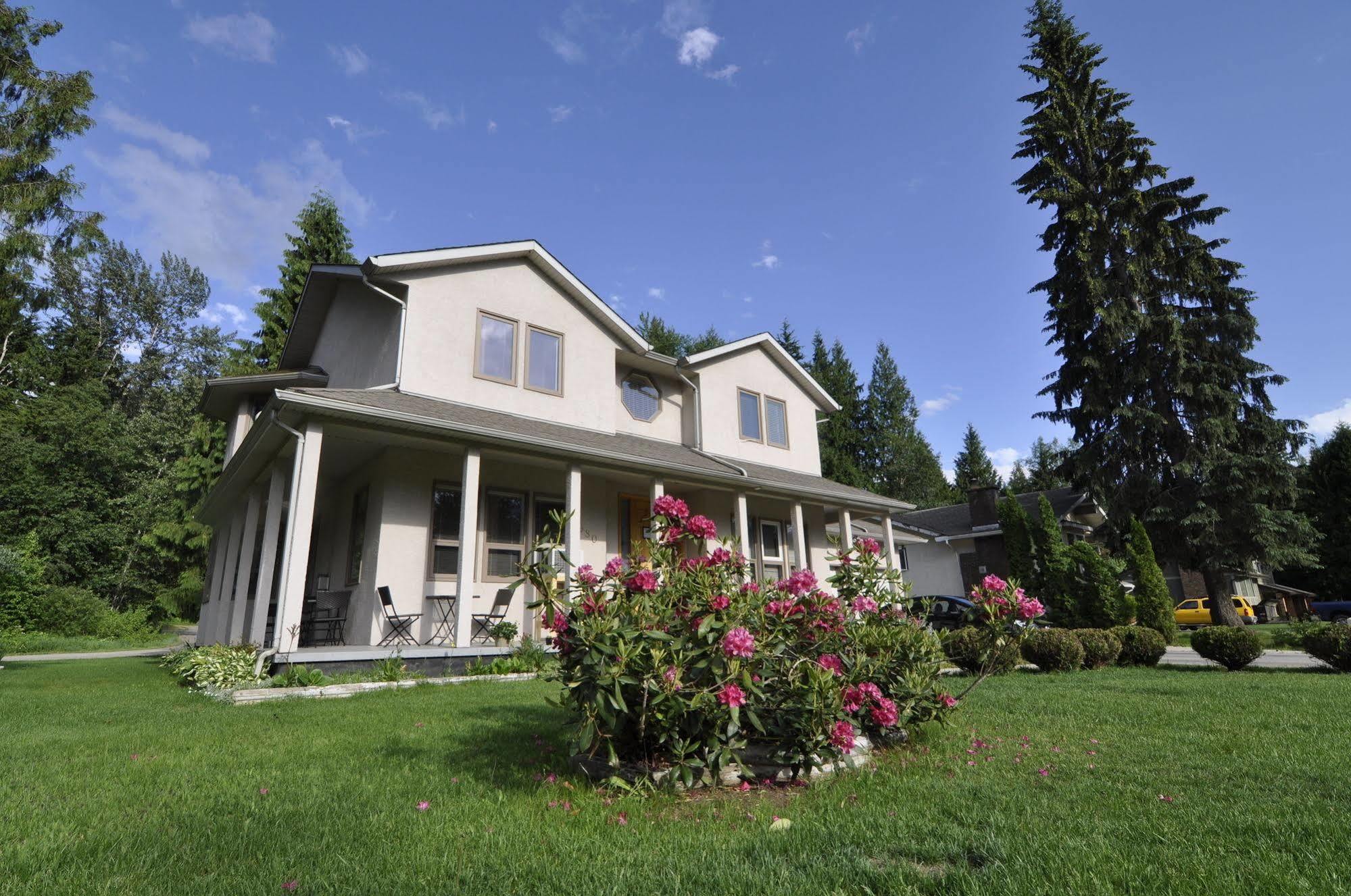 Cornerstone Bed And Breakfast Revelstoke Exterior foto